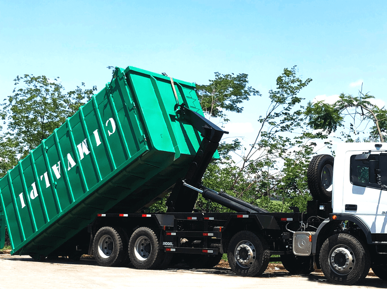 equipamento-roll-on-roll-off-alongado